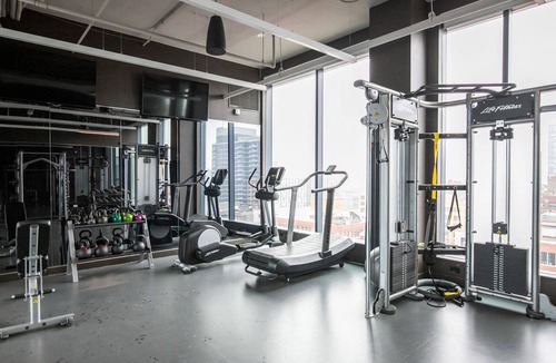 West Loop Apartment | Ideal West Loop 2BR w/Gym & Pool in heart of Greektown, by Blueground