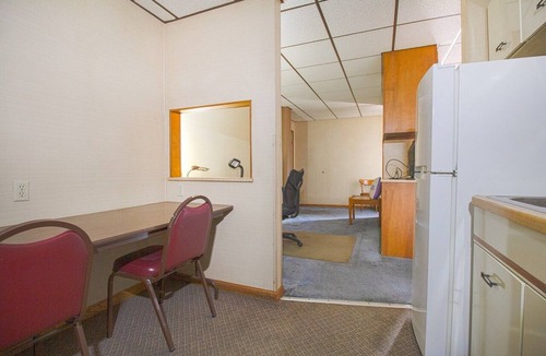 Liberal Apartment | King Bed with Kitchenette