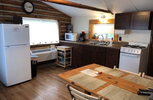 Mayfield Cabin | Lake Cabin Resort Cabin 4 on Fife Lake