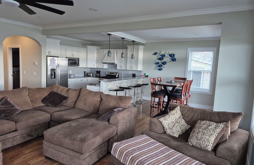 Anchorville House | Lake front luxury new house located across from famous Cabana Blues Resort