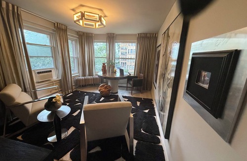 South Shore Condo | Lakefront designer condo with private parking, 7 min to Obama Center