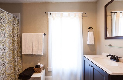 Hood River House | LUCKY! You Score a Straight Flush When You Book This Home! Walk to Downtown Hood River