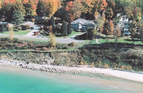 South Haven House | Luxury 7BR multifamily on Lake Michigan, Pool & Spa, New Kitchen and Lake Porch!