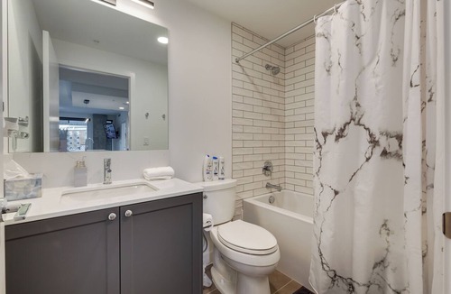 Kensington Apartment | *Luxury* Spacious 2BR+2Bath in Kensington
