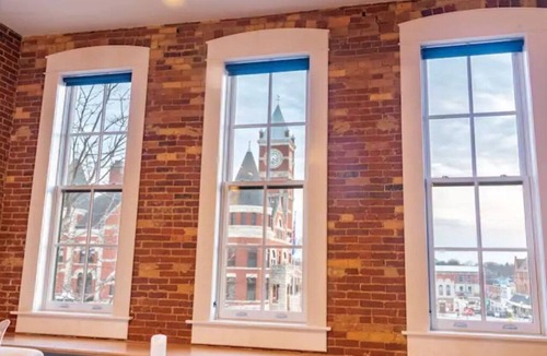 Monroe House | MJ's Penthouse ,a piece of paradise on Monroe's historic square