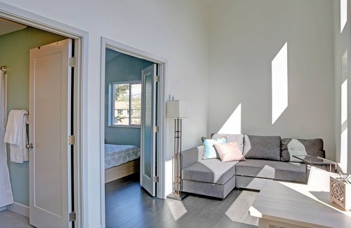 Seward House | Modern Accommodations with Luxurious View