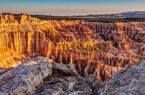 Bryce Canyon Hotel | Modern Comfort in Nature's Embrace! Swimming Pool, Free Breakfast, Pets Allowed!
