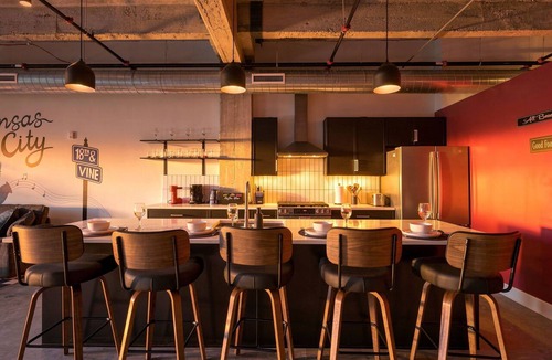 Crossroads Arts District Apartment | Modern KC Crossroads Loft for 4