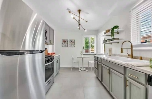 Anchorville House | NEW! Grosse Pointe/Detroit 3BR | Sleeps 8 | Yard