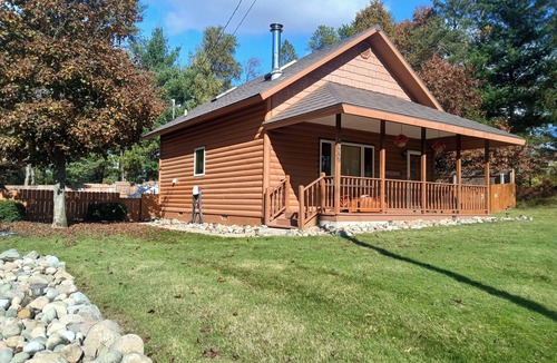 St. Helen Cabin | Perfect Little Cozy Cabin in a Small Quite Neighborhood - AC and WiFi