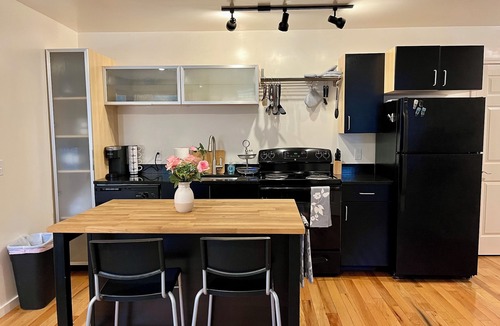 Kirksville Apartment | Pet friendly ground level 30days+ 60in TV 0.4 mi to hospital/ATSU