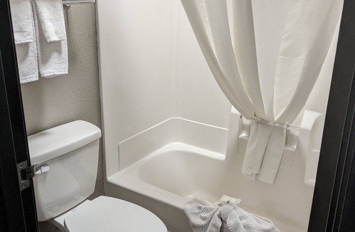 Delaware Hotel | Quality Inn & Suites Delaware South