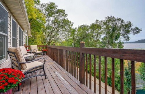 Maiden Rock House | River Views & Gas Fire Table: Maiden Rock Retreat