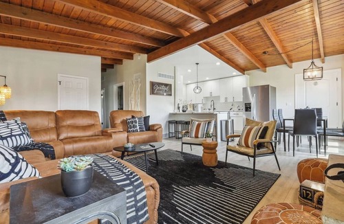 Highland Hills House | Rustic Charm Meets Modern Luxury