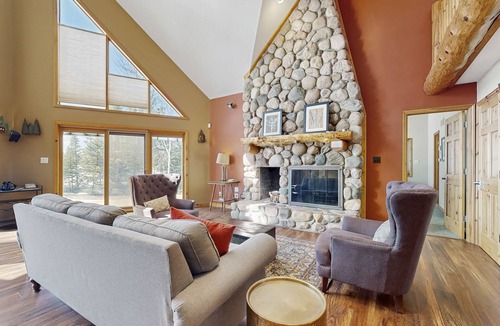 Wakefield House | Secluded lakefront getaway with private dock