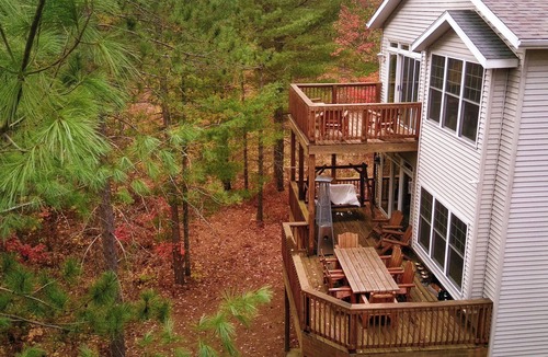 Pellston House | Serene Summer Escape, 6bd, game room, near Mackinaw and Harbor Springs!