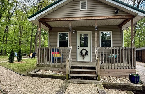 West Union House | “Serenity Now” cozy 2BR country retreat in the heart of Amish Country and hiking