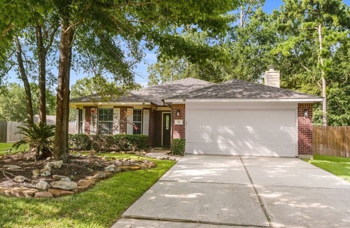 College Park House | Single-Level 3BR Sleeping 6 With Covered Patio Near The Woodlands