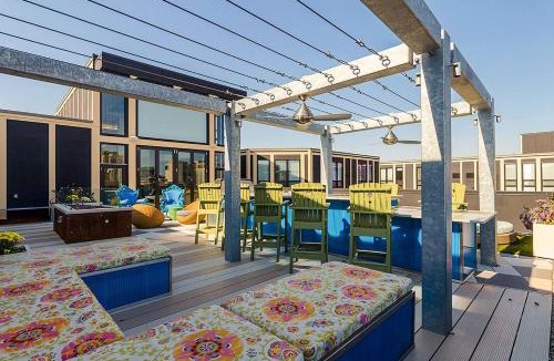Old West Side Apartment | Spacious 2 King Bed Downtown Central to it All