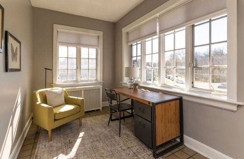 Hyde Park Apartment | Spacious in Hyde Park with Patio