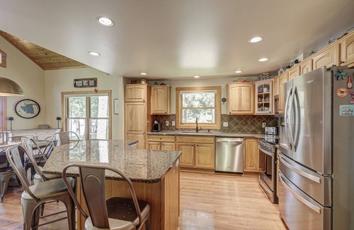 Eagle River Cabin | Stunning 5 BR on Eagle Lake/Chain of Lakes with 2 private docks!