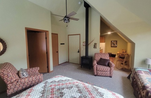 Elba Cabin | Sunset Room Retreat, River on Property, Adults Only, No Pets, Peace and Quiet!