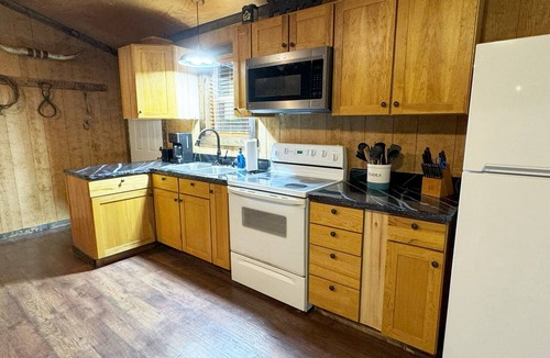 Buchtel Cabin | The Hitching Post | Near Hocking Hills