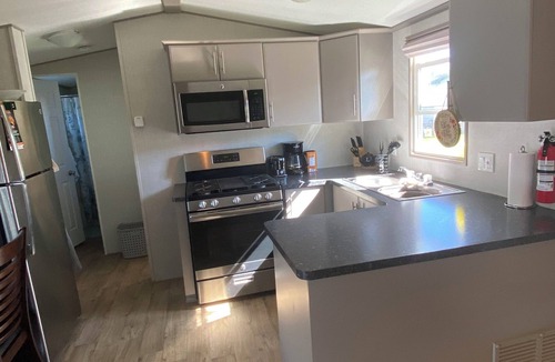 Queenston Cottage | Unwind in our cozy 3 bed cottage nestled in the heart of Niagara Wine country