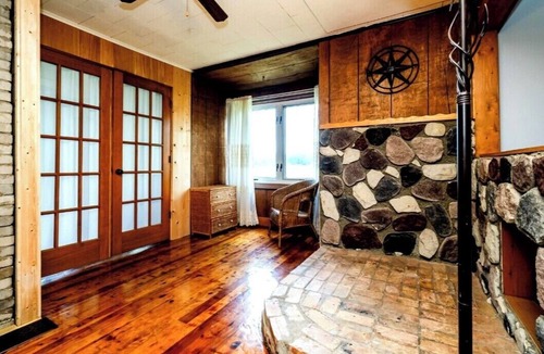 Niles House | Visually stunning 3bedroom Modernized Country home with a Loft, Hot tub and Pool