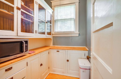 Summit - University House | Walk to Selby Ave! Historic Cathedral Hill Unit