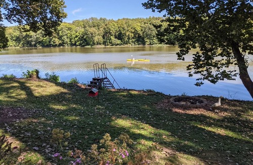 Colton House | Waterfront Cabin with Hot Tub! Free Kayaks & Canoes, Fishing Boats, & Bicycles!