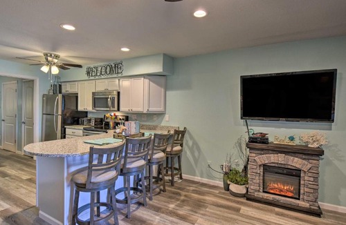 Lake Delton Apartment | Waterfront Lake Delton Condo with Pool and Spa Access!