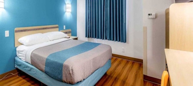 1 King Bed | Non-Smoking in Caseyville