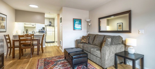 15 Lodge - Downtown, Ground Floor, AC, Super Cozy! in Hood River