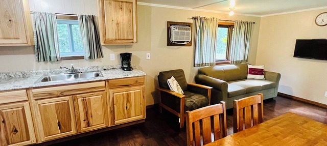 15% OFF! Cozy Cabin-Quiet Resort-Kayaks.SUP.Beach.Fish.Scenic State Park nearby! in Marcell