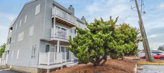 17D Emerald Shoals – Your Perfect Fall Escape in Dewey Beach, Ocean Block with Rooftop Ocean Views in Dewey Beach