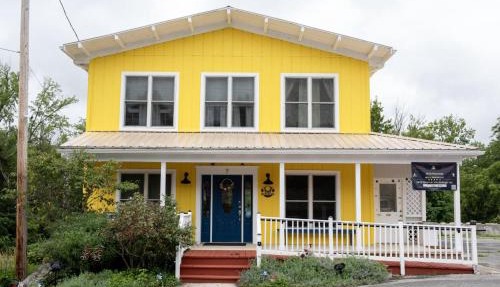 1878 RiverRun - Self-Serve Breakfast, Self Check-in, WiFi, Trail and River access-No Staff On-Site in Hancock