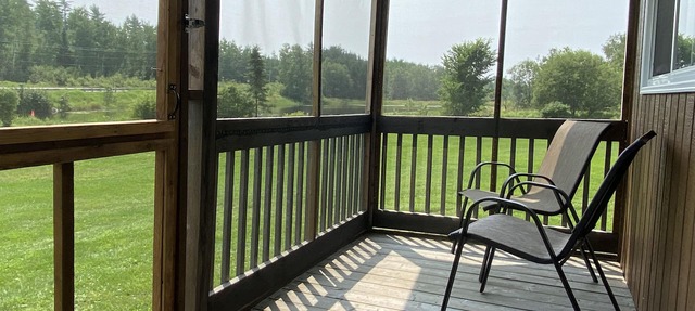 2 Bed Chalet with River View in Moffet
