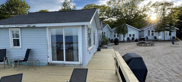 2 bedroom cabin with large private deck. Right on Lake Huron! in Oscoda