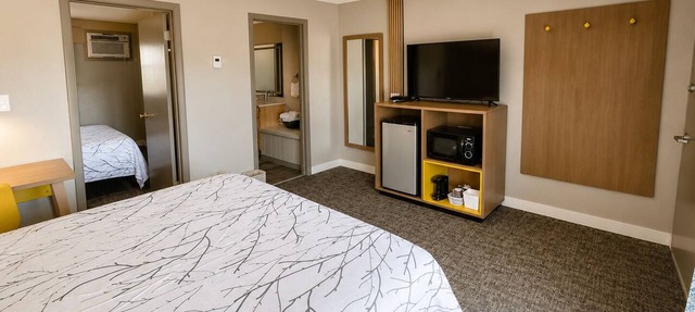 2-Bedroom Suite at Continental Inn Downtown Cheboygan,Free Continental Breakfast in Cheboygan