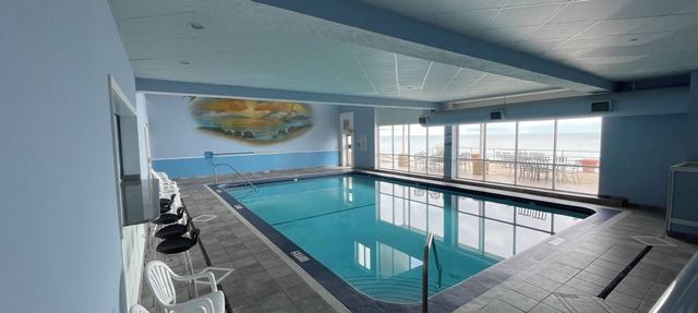 2-BR/2BA Lakefront Condo-private beach/indoor pool-rent 3 get 4th free -ask! in Geneva