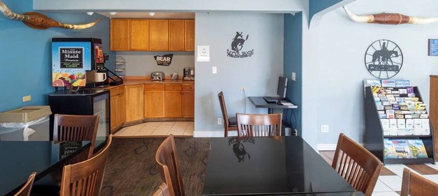 2 Queen Beds Non-Smoking in Pendleton OR