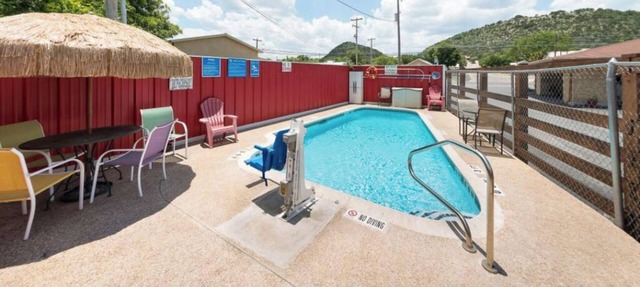 2 Value-Pack Units w/Free Parking - Ideal for Family Weekend Adventures in Kimble County
