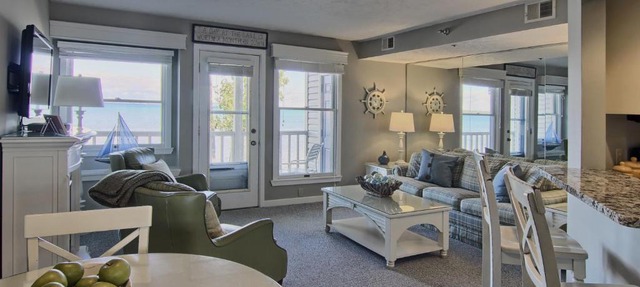 204 North Shore Inn in Traverse City