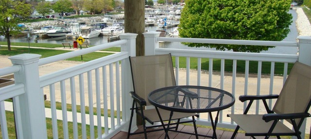 3 Bed, 2 Bath Condo with Large Balcony Available for Monthly rental Oct - May in Ludington
