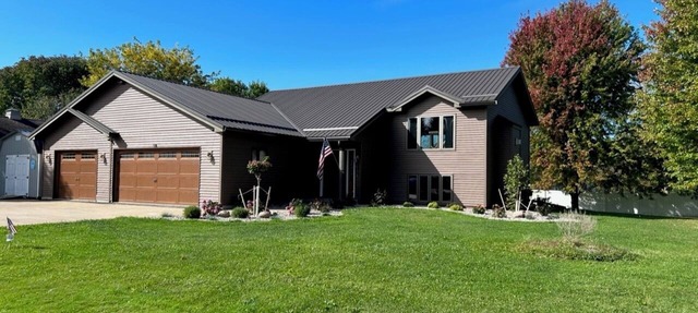 3-bed, 3-bath, 3-car garage executive home in Marshfield, WI in Marshfield