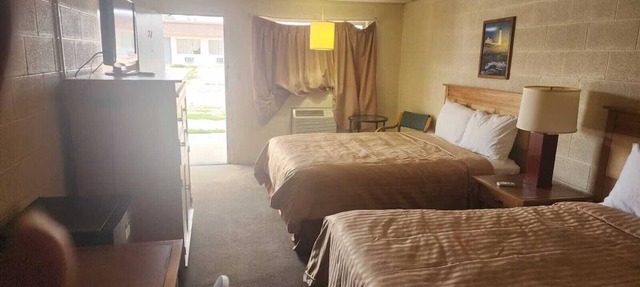 4 Affordable Comfortable Rooms Perfect for Road Trips Enthusiasts Along Quinter in Quinter