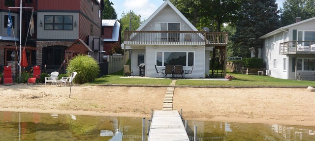 4 Bedroom 2 Bath Home on All-Sports Eagle Lake in Mattawan