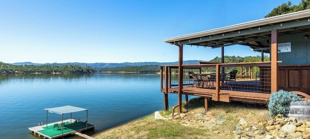 4. Waters Edge Cabin (on private peninsula with dock) in Bradley
