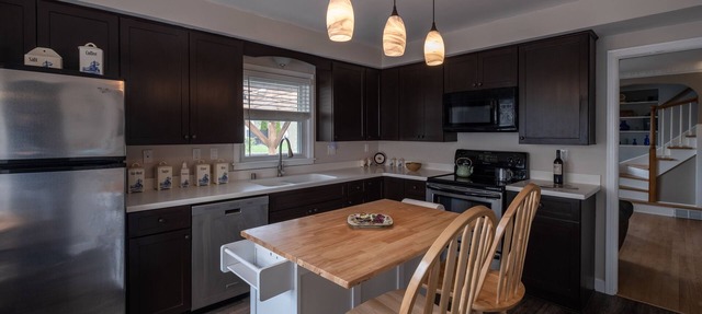 4BD Central to Top Attractions, Quiet Walkable Area in Wauwatosa